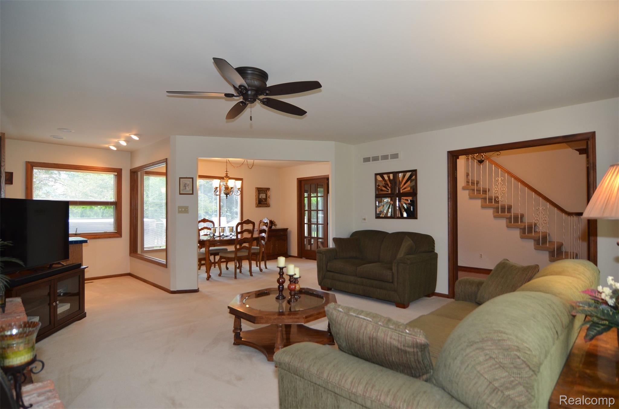 3139 Salem Drive Rochester, MI 48306 - Photo 7 of 32 Great room into dining room and bar area