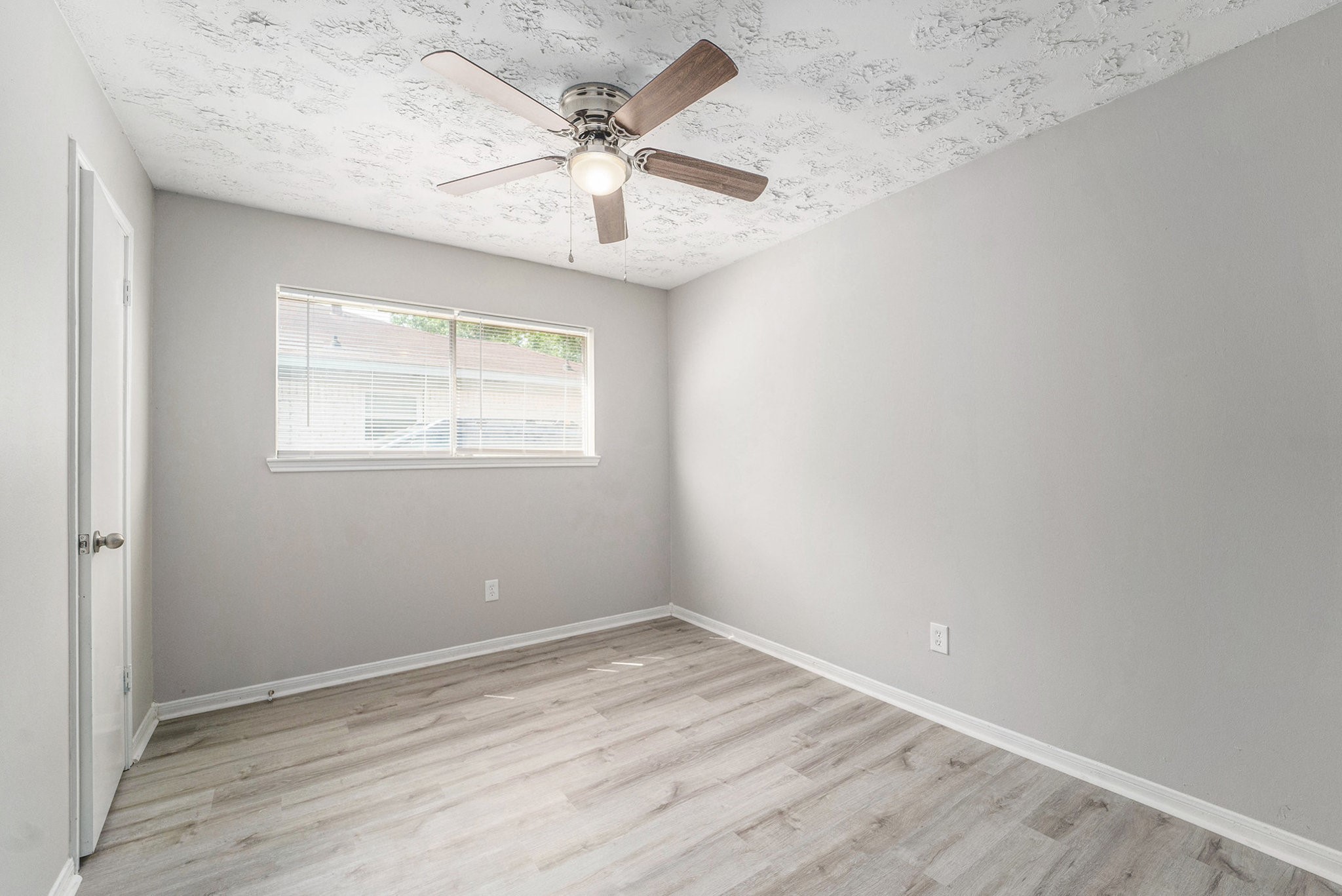 23235 Earlmist Drive Spring, TX 77373 - Photo 21 of 33 an empty room with wooden floor and windows