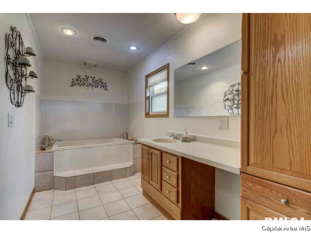 7880 Gooseberry Lane Springfield, IL 62707 - Photo 30 of 34 Gallery Image 30