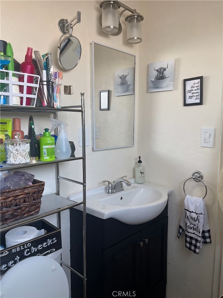 4675 Kickapoo Trail Landers, CA 92285 - Photo 9 of 14 a bathroom with a sink and a mirror
