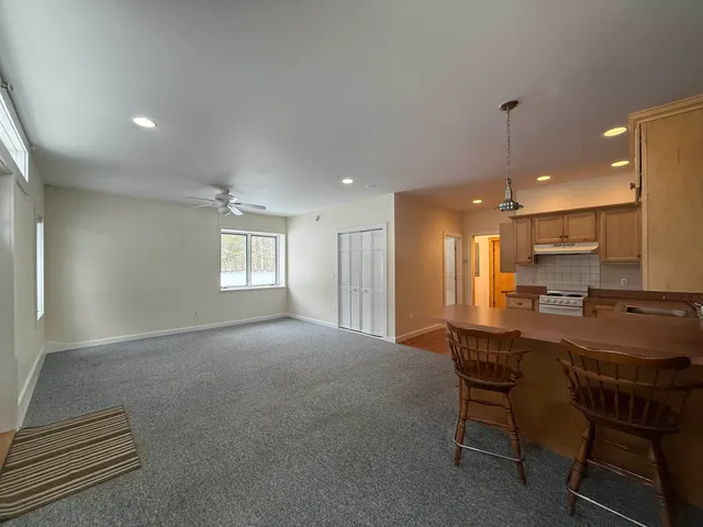 $1,600 | 118 Highway 30, Unit 1, Newfane, VT 05345