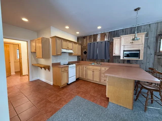 $1,600 | 118 Highway 30, Unit 1, Newfane, VT 05345