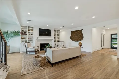$2,375,000 | 6933 Wabash Circle, Dallas, TX 75214