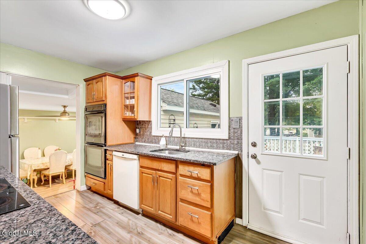 126 Osborne Road Colonie, NY 12205 - Photo 14 of 42 14-126 Osborne Rd-14