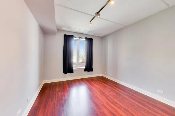 $289,000 | 1670 Mill Street, Unit 207, Des Plaines, IL 60016