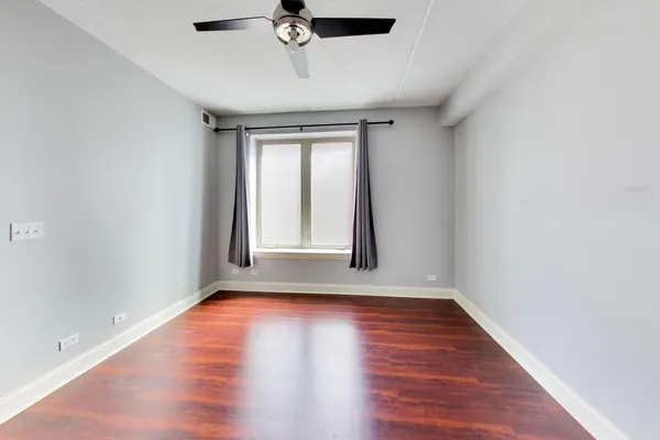 $289,000 | 1670 Mill Street, Unit 207, Des Plaines, IL 60016