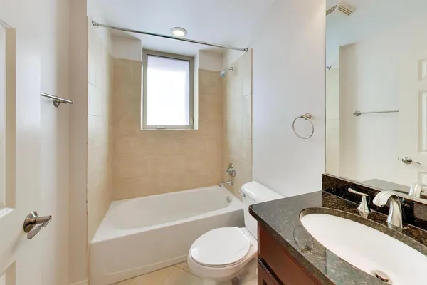 $289,000 | 1670 Mill Street, Unit 207, Des Plaines, IL 60016