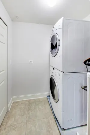 $289,000 | 1670 Mill Street, Unit 207, Des Plaines, IL 60016