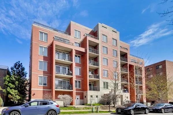 $289,000 | 1670 Mill Street, Unit 207, Des Plaines, IL 60016