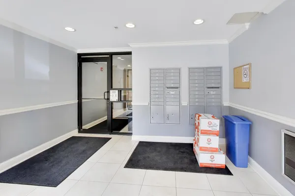 $289,000 | 1670 Mill Street, Unit 207, Des Plaines, IL 60016