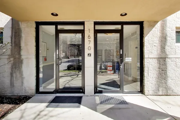 $289,000 | 1670 Mill Street, Unit 207, Des Plaines, IL 60016