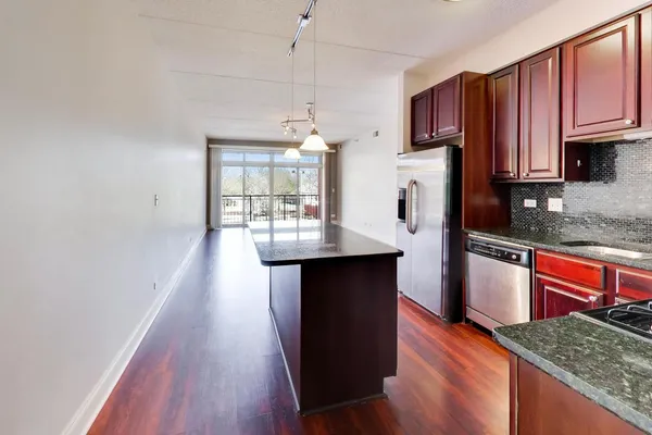 $289,000 | 1670 Mill Street, Unit 207, Des Plaines, IL 60016