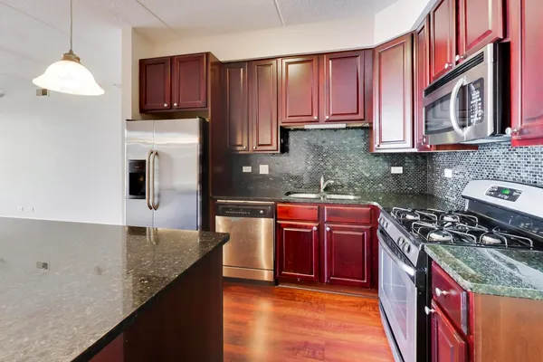 $289,000 | 1670 Mill Street, Unit 207, Des Plaines, IL 60016