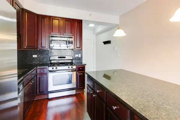 $289,000 | 1670 Mill Street, Unit 207, Des Plaines, IL 60016