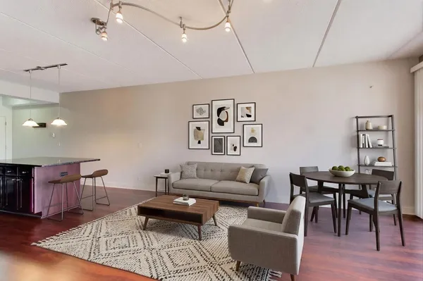 $289,000 | 1670 Mill Street, Unit 207, Des Plaines, IL 60016