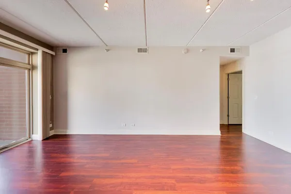 $289,000 | 1670 Mill Street, Unit 207, Des Plaines, IL 60016