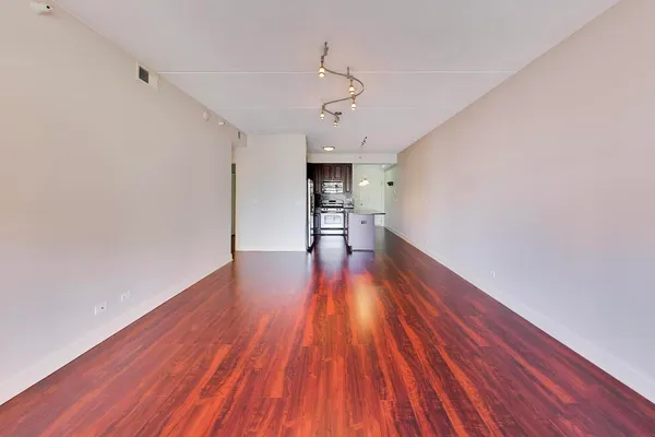 $289,000 | 1670 Mill Street, Unit 207, Des Plaines, IL 60016