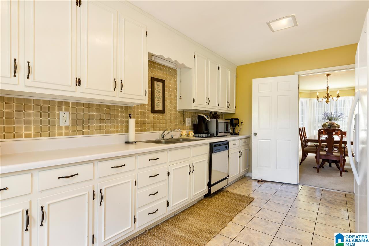 1525 Saulter View Road Birmingham, AL 35209 - Photo 8 of 27