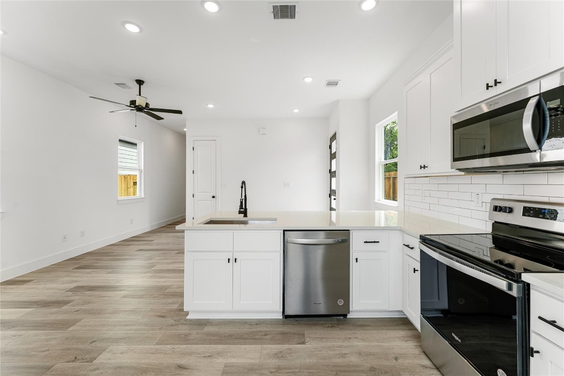 8506 Wileyvale Road, Unit A Houston, TX 77016 - Photo 12 of 24 Stainless steel appliances