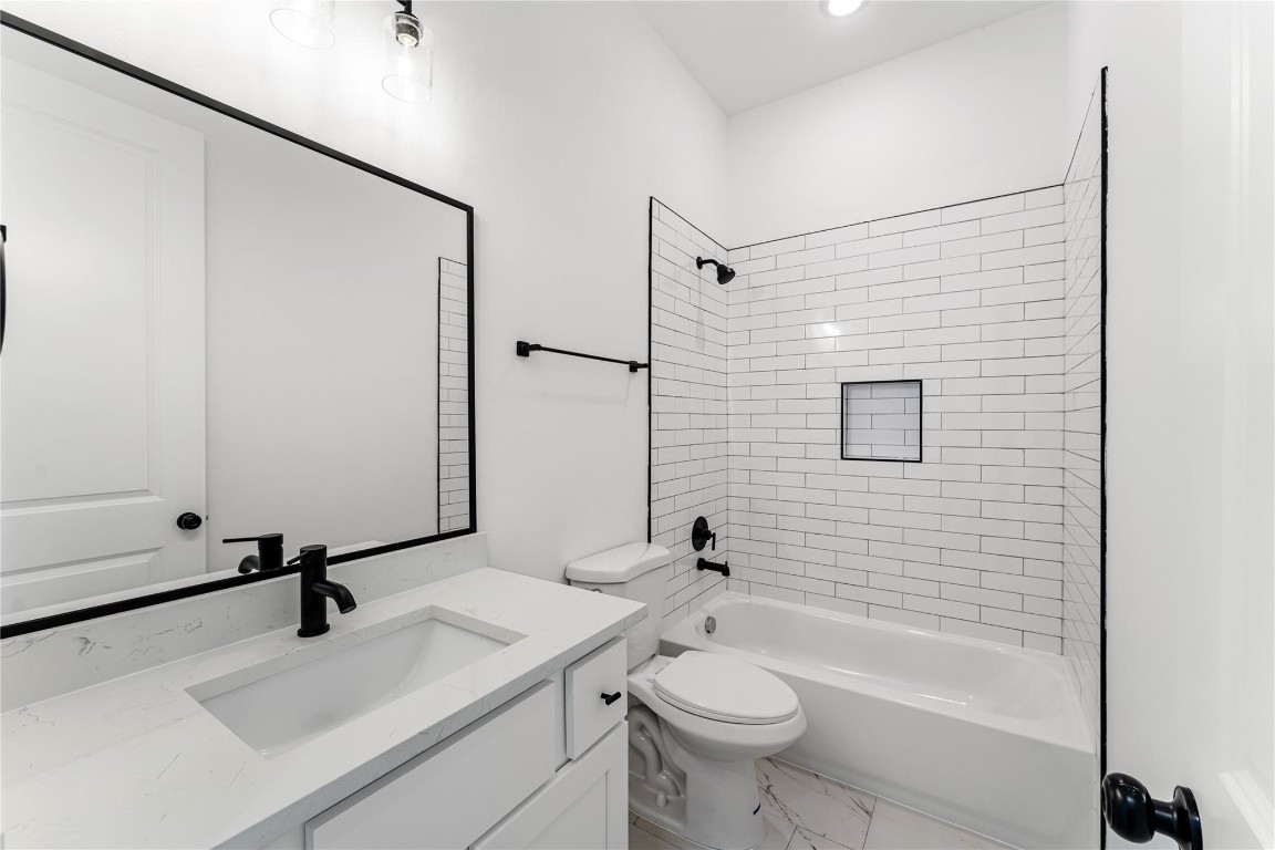 8506 Wileyvale Road, Unit A Houston, TX 77016 - Photo 22 of 24 Secondary bathroom