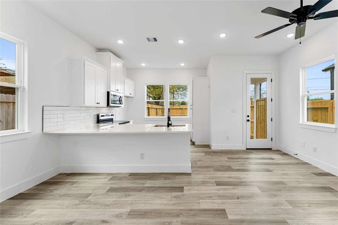8506 Wileyvale Road, Unit A Houston, TX 77016 - Photo 10 of 24 Counter space for bar seating