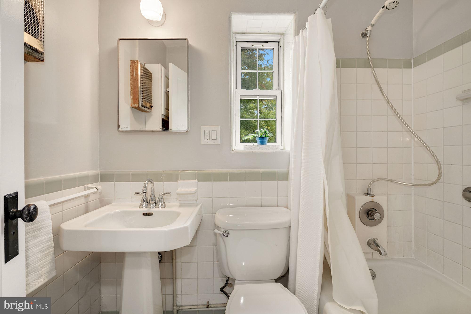 1806 Preston Road Alexandria, VA 22302 - Photo 21 of 42 Bathroom