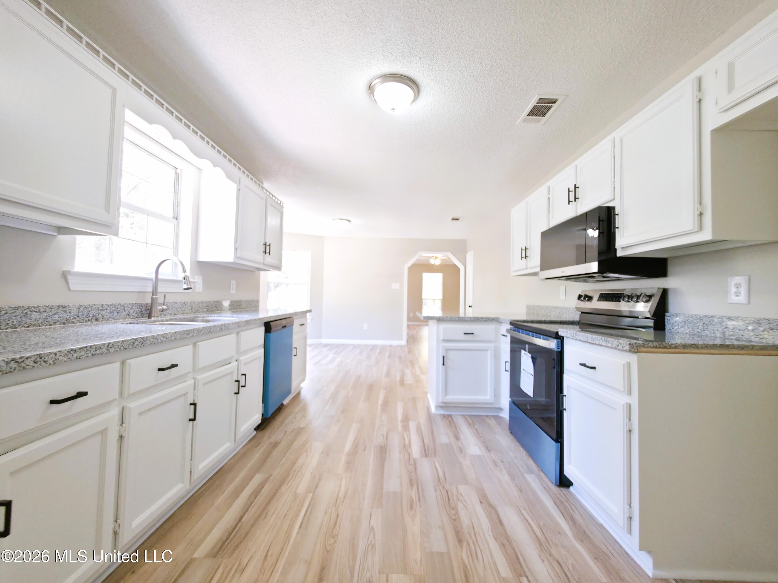 8816 Mermaid Avenue Ocean Springs, MS 39564 - Photo 13 of 26 20260328_121526