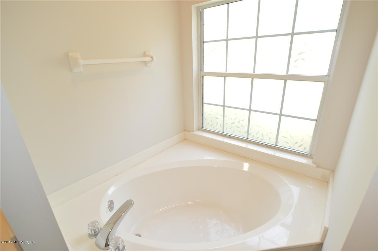 4665 Raggedy Point Road Fleming Island, FL 32003 - Photo 72 of 85 a bathroom with a bathtub