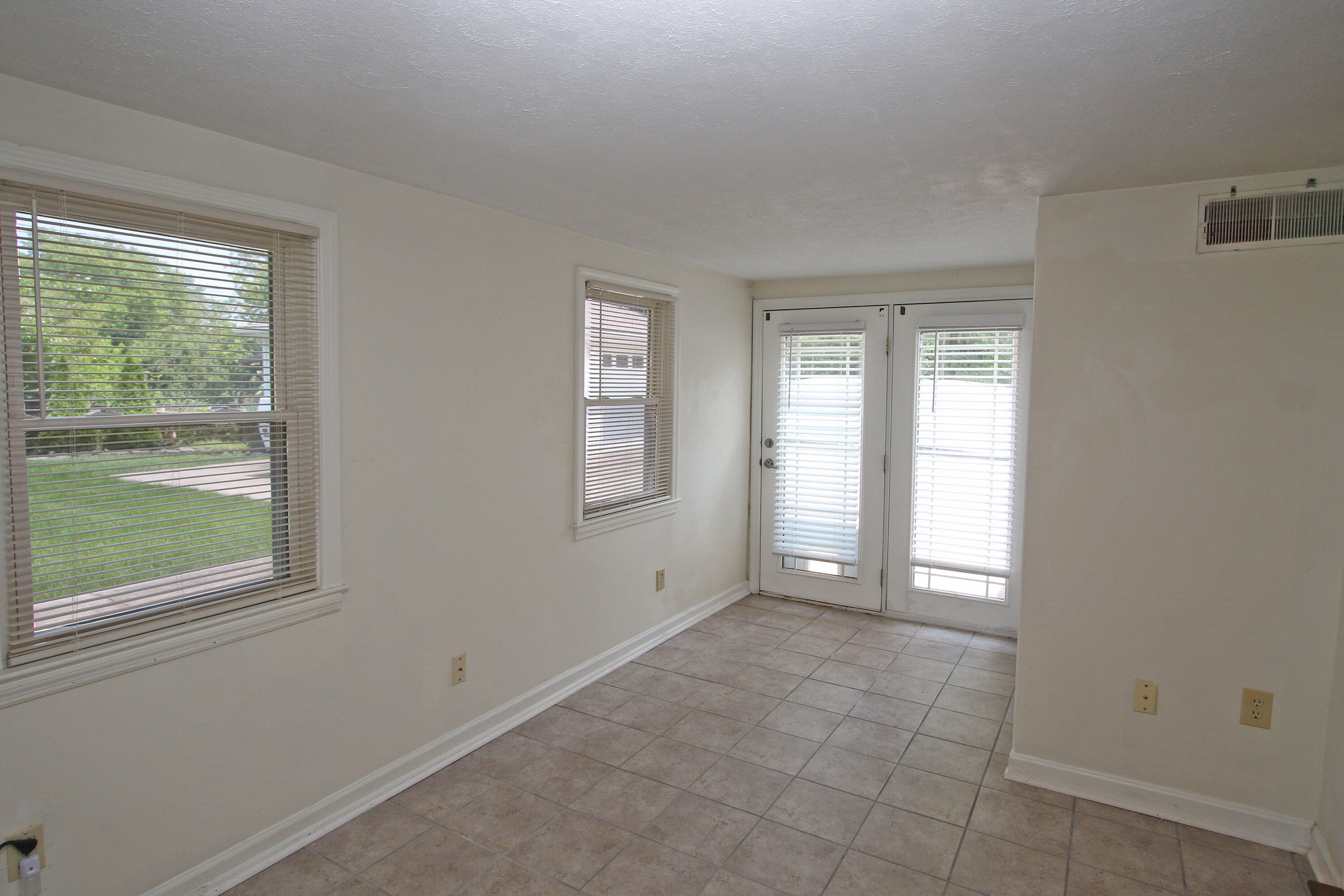 1035 Castleton Way Lexington, KY 40517 - Photo 15 of 44 15