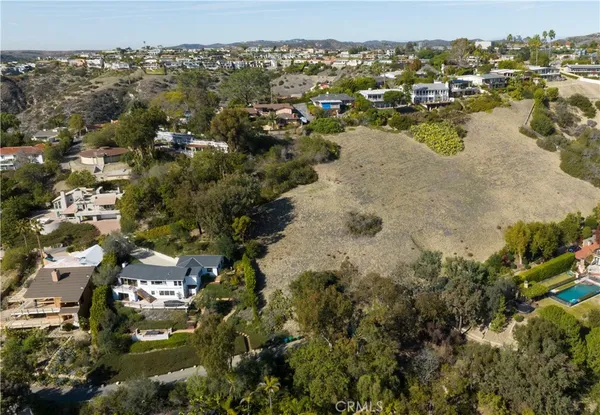 $2,000,000 | 1950 Upper Rim Rock Road, Laguna Beach, CA 92651