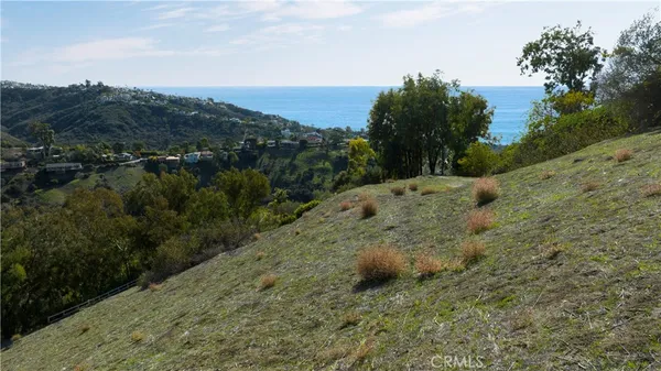 $2,000,000 | 1950 Upper Rim Rock Road, Laguna Beach, CA 92651