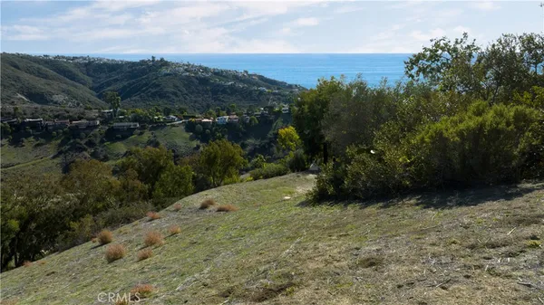 $2,000,000 | 1950 Upper Rim Rock Road, Laguna Beach, CA 92651