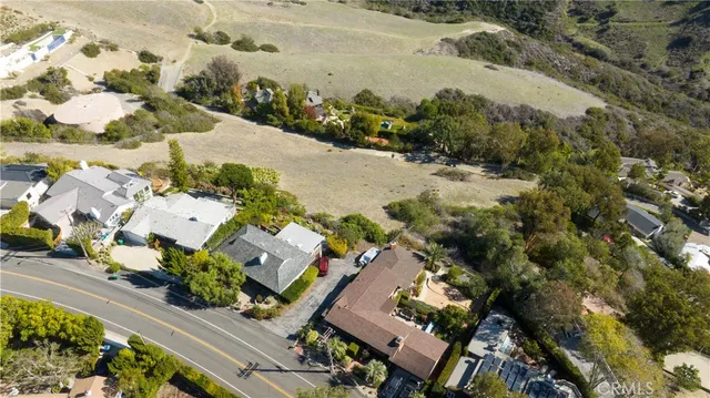 $1,750,000 | 1950 Upper Rim Rock Road, Laguna Beach, CA 92651