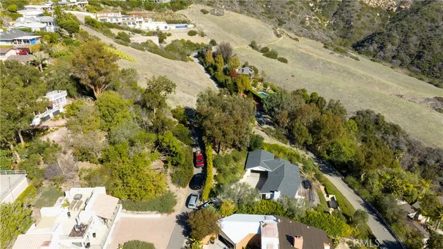 $1,750,000 | 1950 Upper Rim Rock Road, Laguna Beach, CA 92651