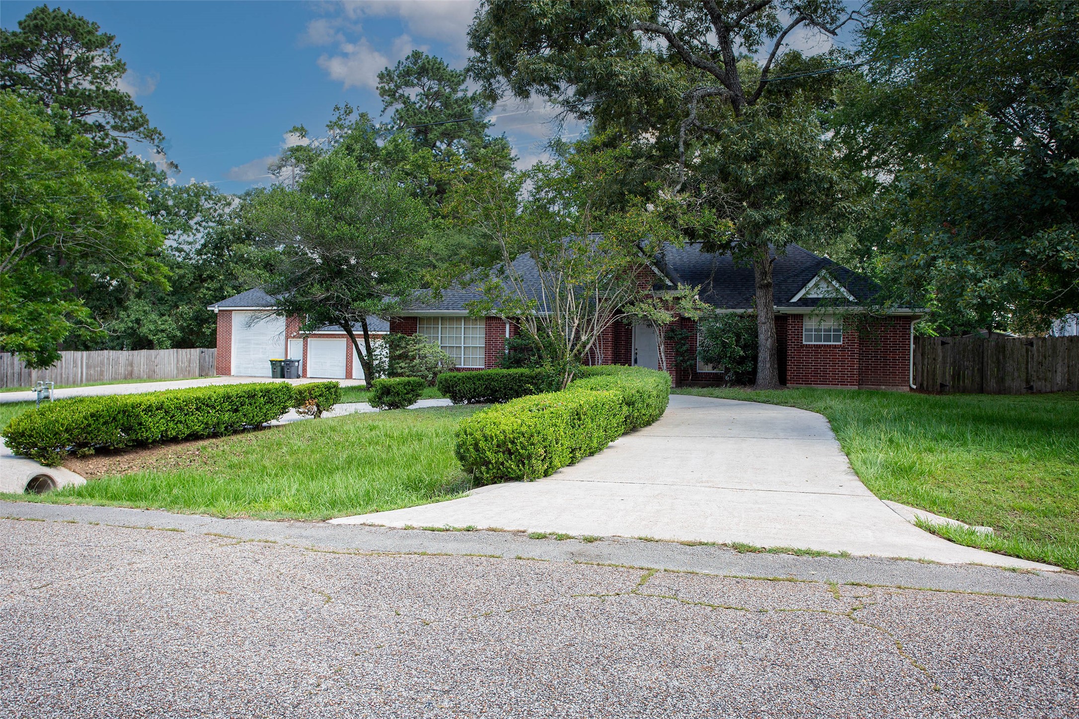 217 Tupelo Lane Conroe, TX 77304 - Photo 3 of 26 Circle Drive