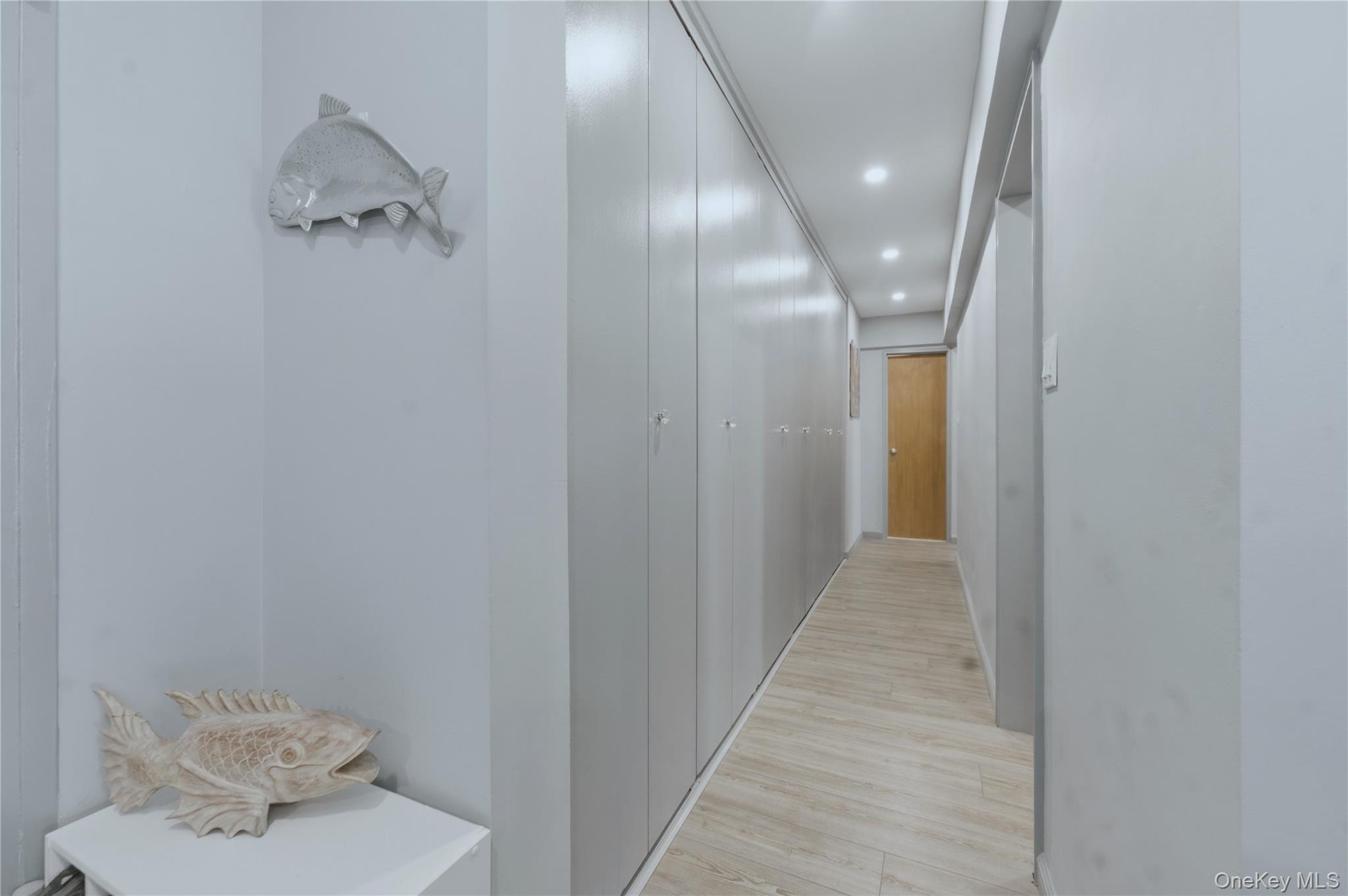 522 Shore Road, Unit 2AA Long Beach, NY 11561 - Photo 18 of 32 a hallway with front door