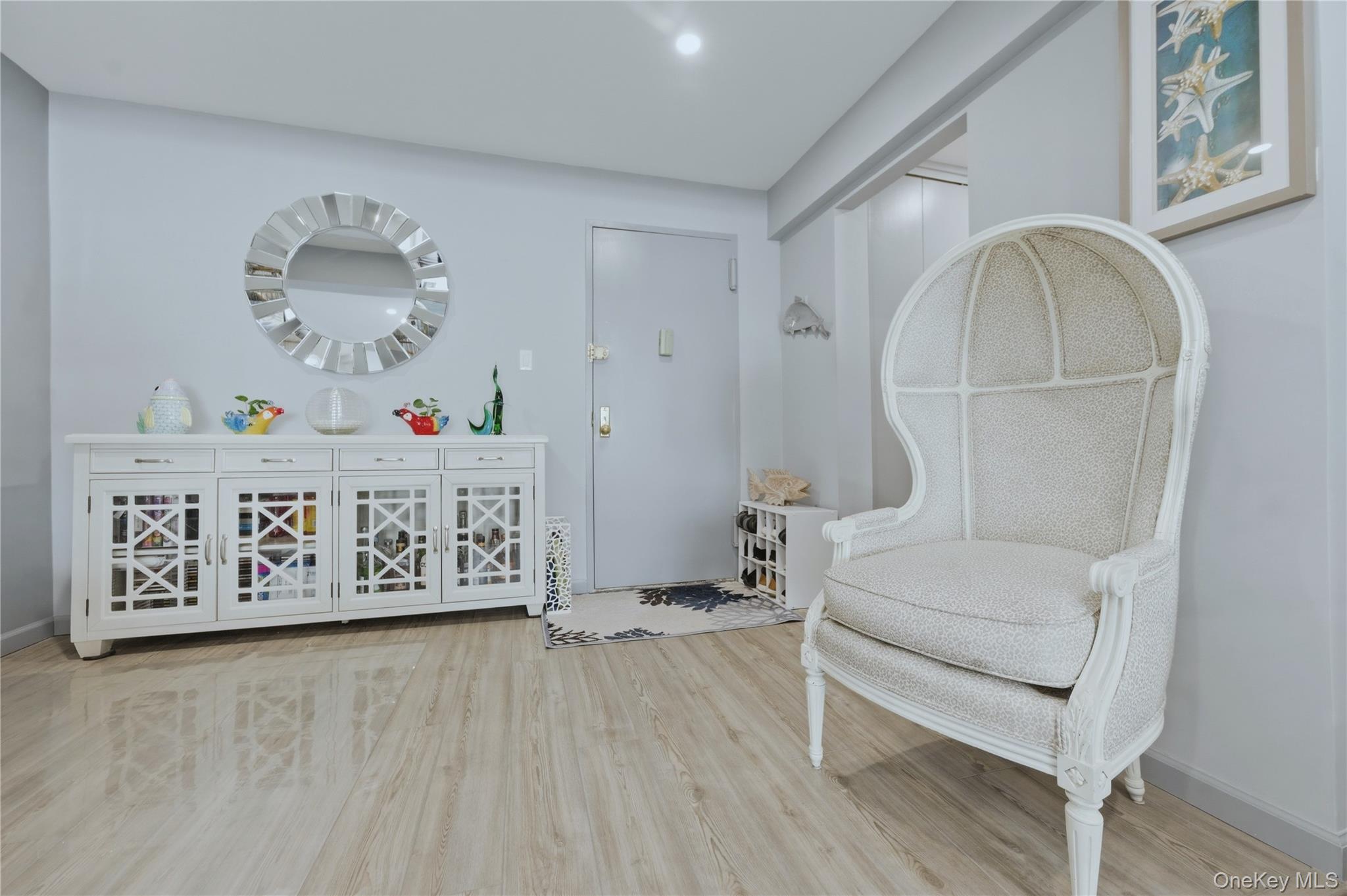 522 Shore Road, Unit 2AA Long Beach, NY 11561 - Photo 6 of 32 a living room with furniture