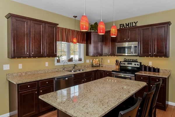 3 Comstock Place Rochester, MA 02770 - Photo 5 of 21 Gallery Image 5