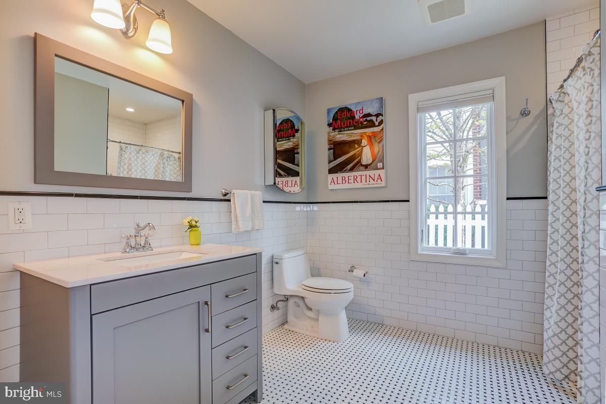 3361 Rittenhouse Street Northwest Washington, DC 20015 - Photo 14 of 66 1st floor Full bath