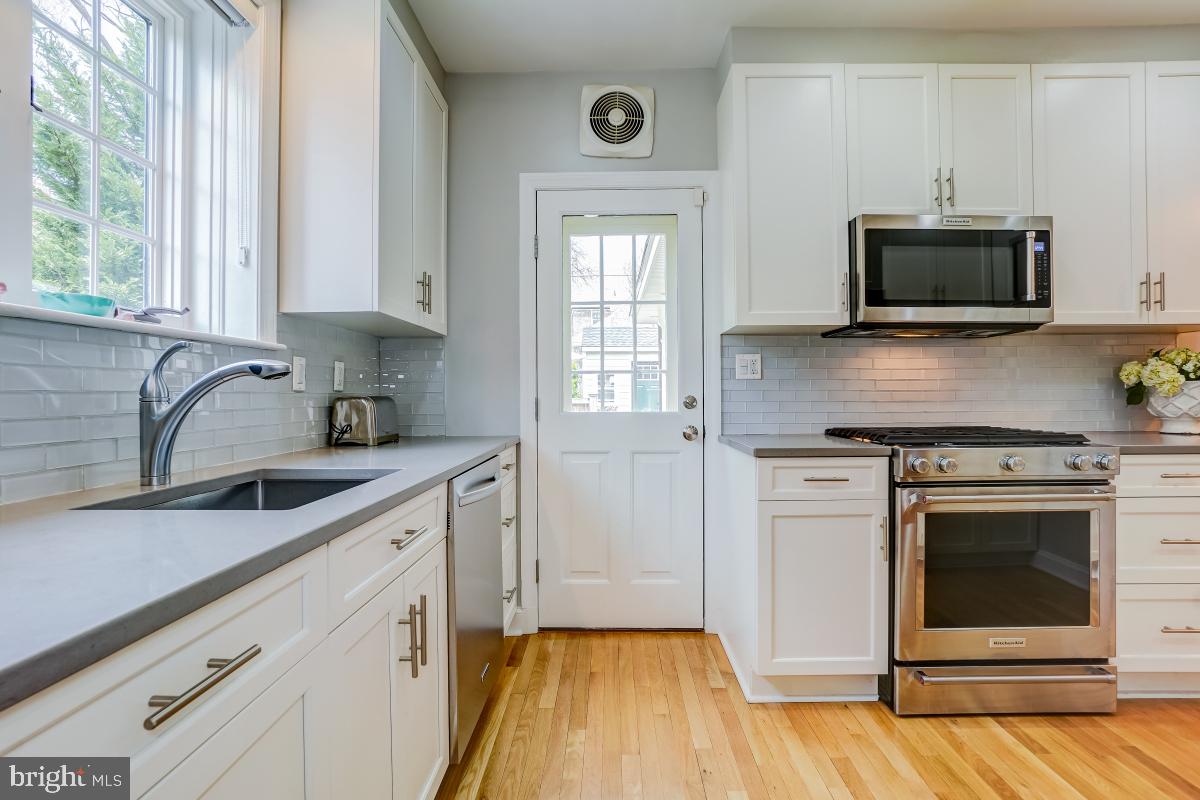 3361 Rittenhouse Street Northwest Washington, DC 20015 - Photo 25 of 66 Kitchen with access to deck