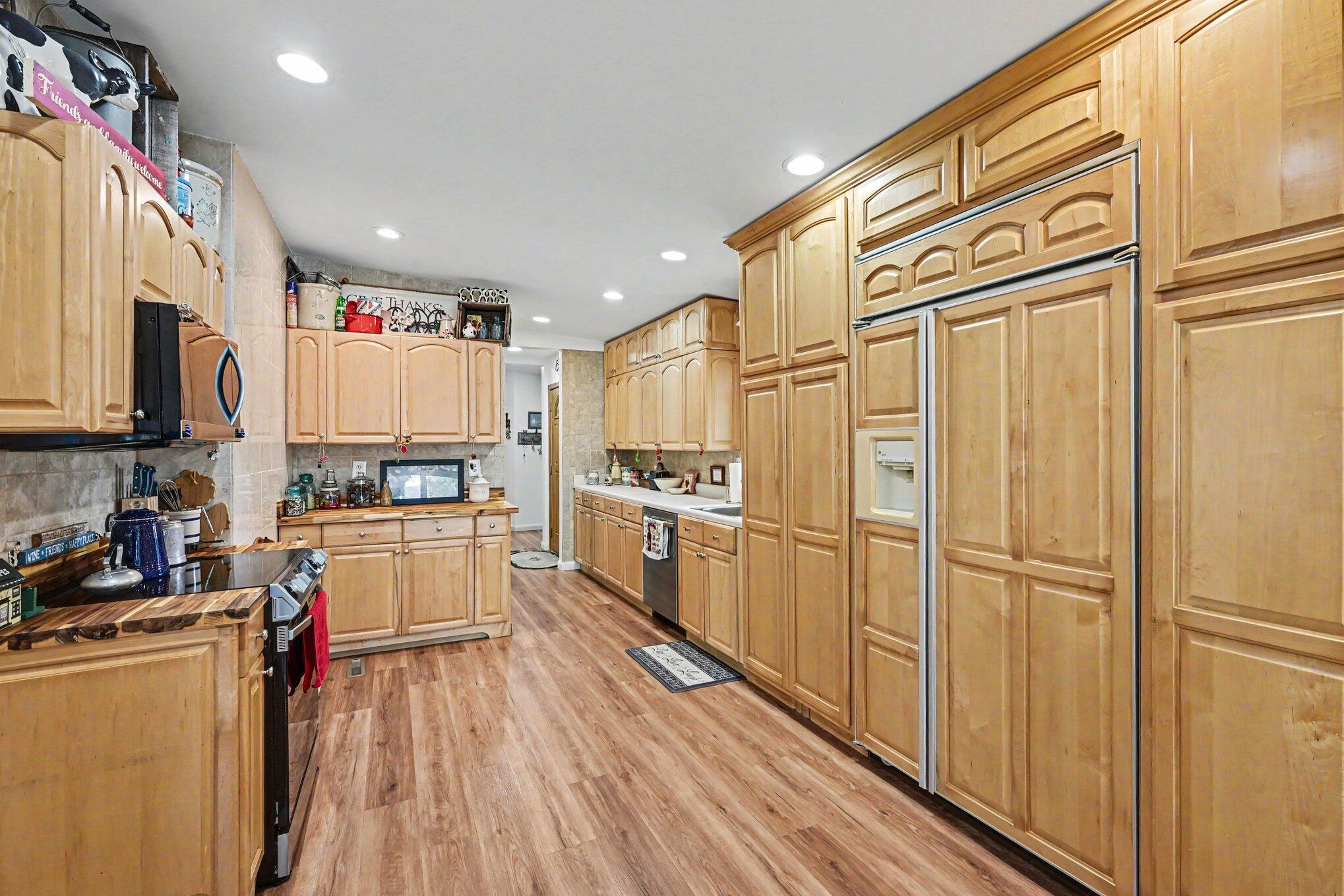 3923 Devonshire Avenue Kalamazoo, MI 49006 - Photo 7 of 23 008_file_7338