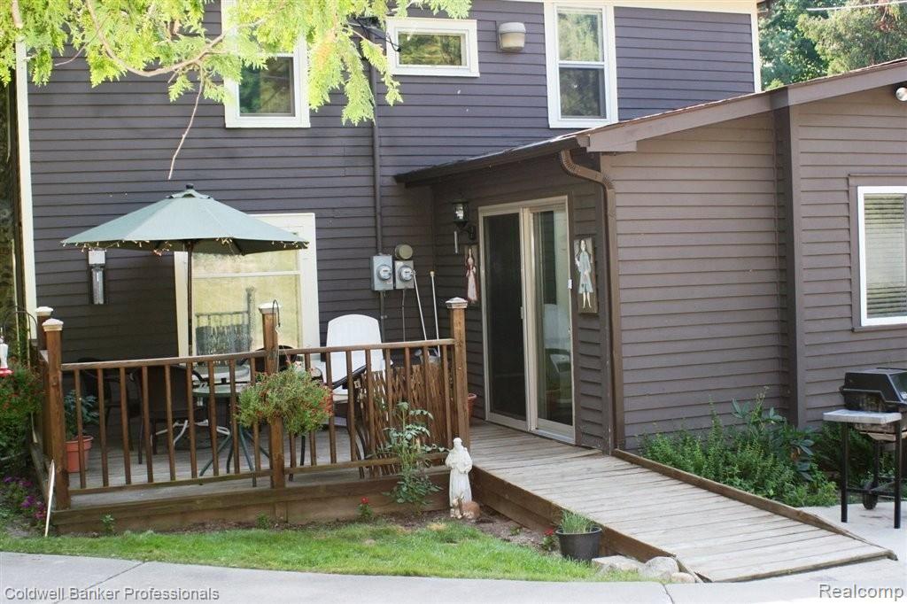 5580 Rochester Road Leonard, MI 48367 - Photo 2 of 13 Deck
