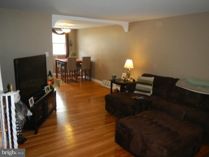 3506 Decatur Street Philadelphia, PA 19136 - Photo 2 of 9 Living Room