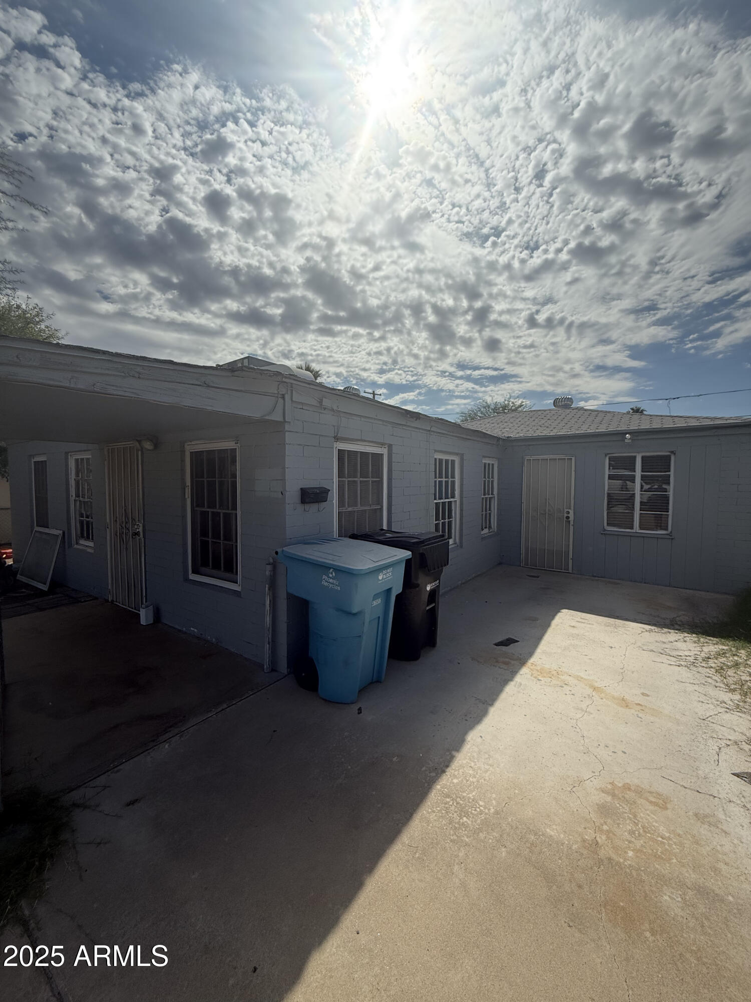 2041 East Harvard Street Phoenix, AZ 85006 - Photo 3 of 6 3