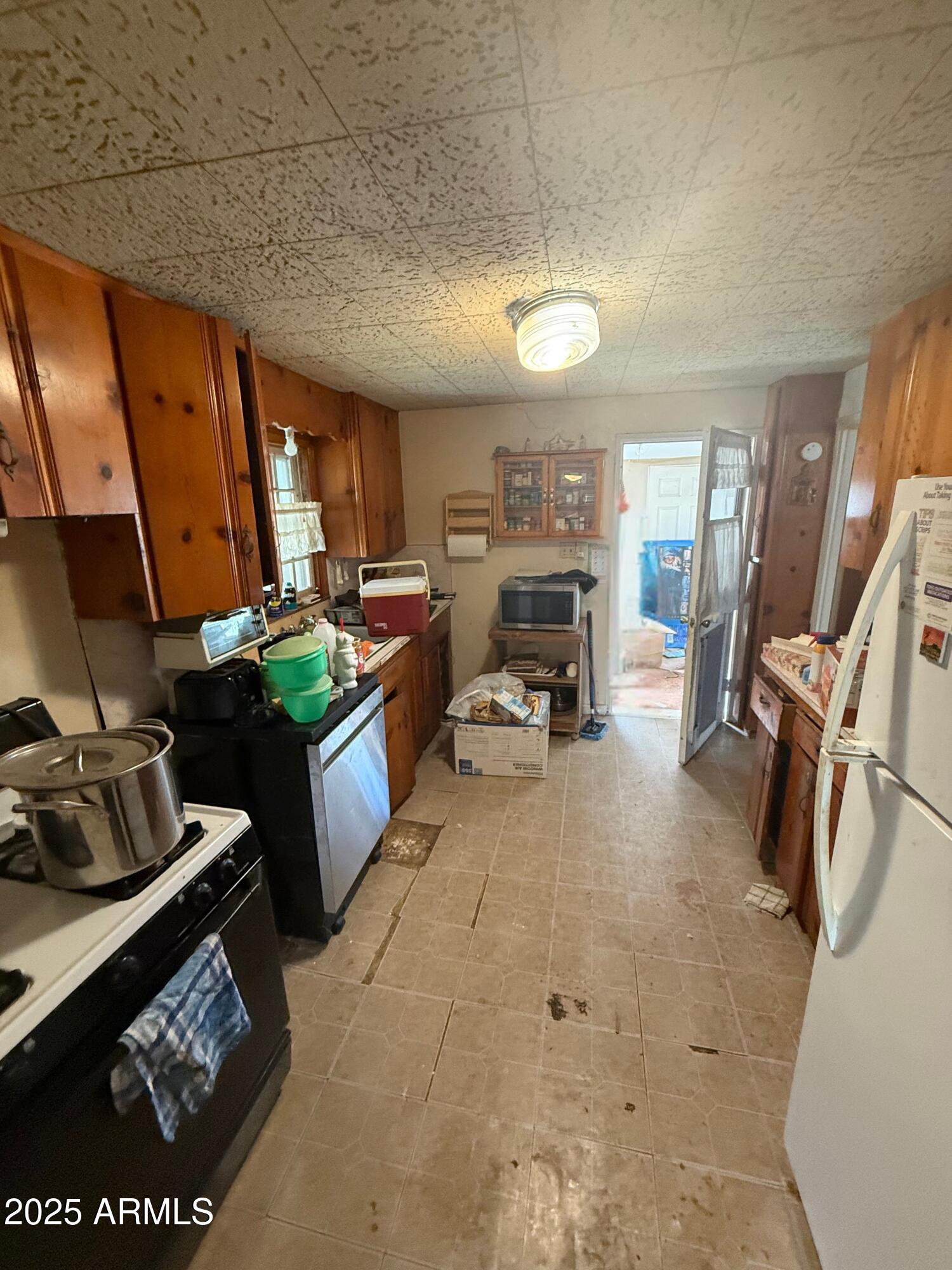 2041 East Harvard Street Phoenix, AZ 85006 - Photo 5 of 6 5