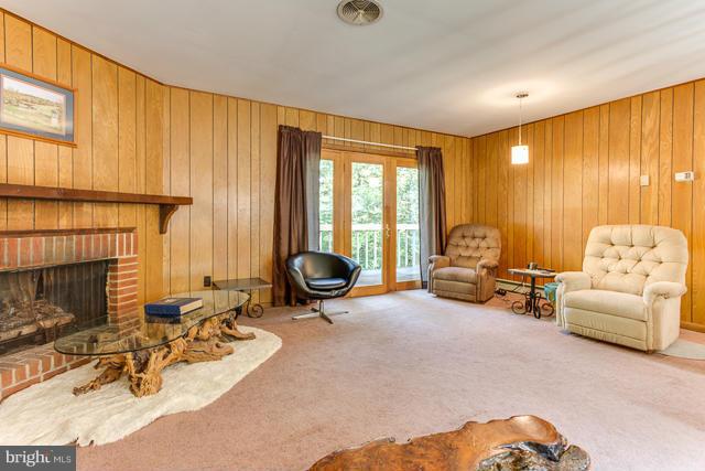 7481 Supinlick Ridge Road Basye, VA 22842 - Photo 3 of 29 Living Room