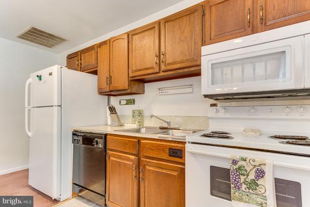 7481 Supinlick Ridge Road Basye, VA 22842 - Photo 8 of 29 Kitchen