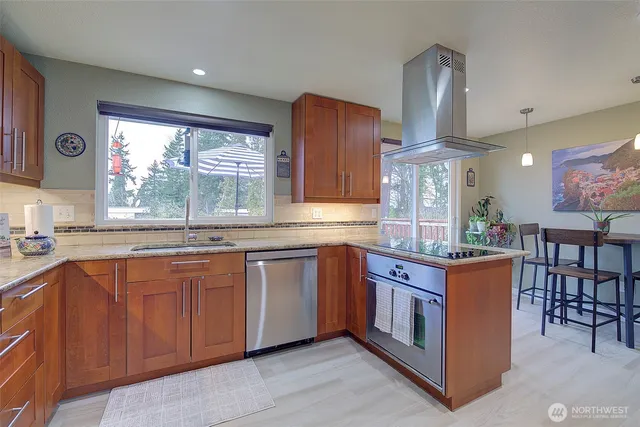 $810,000 | 3702 201st Place Southwest, Lynnwood, WA 98036