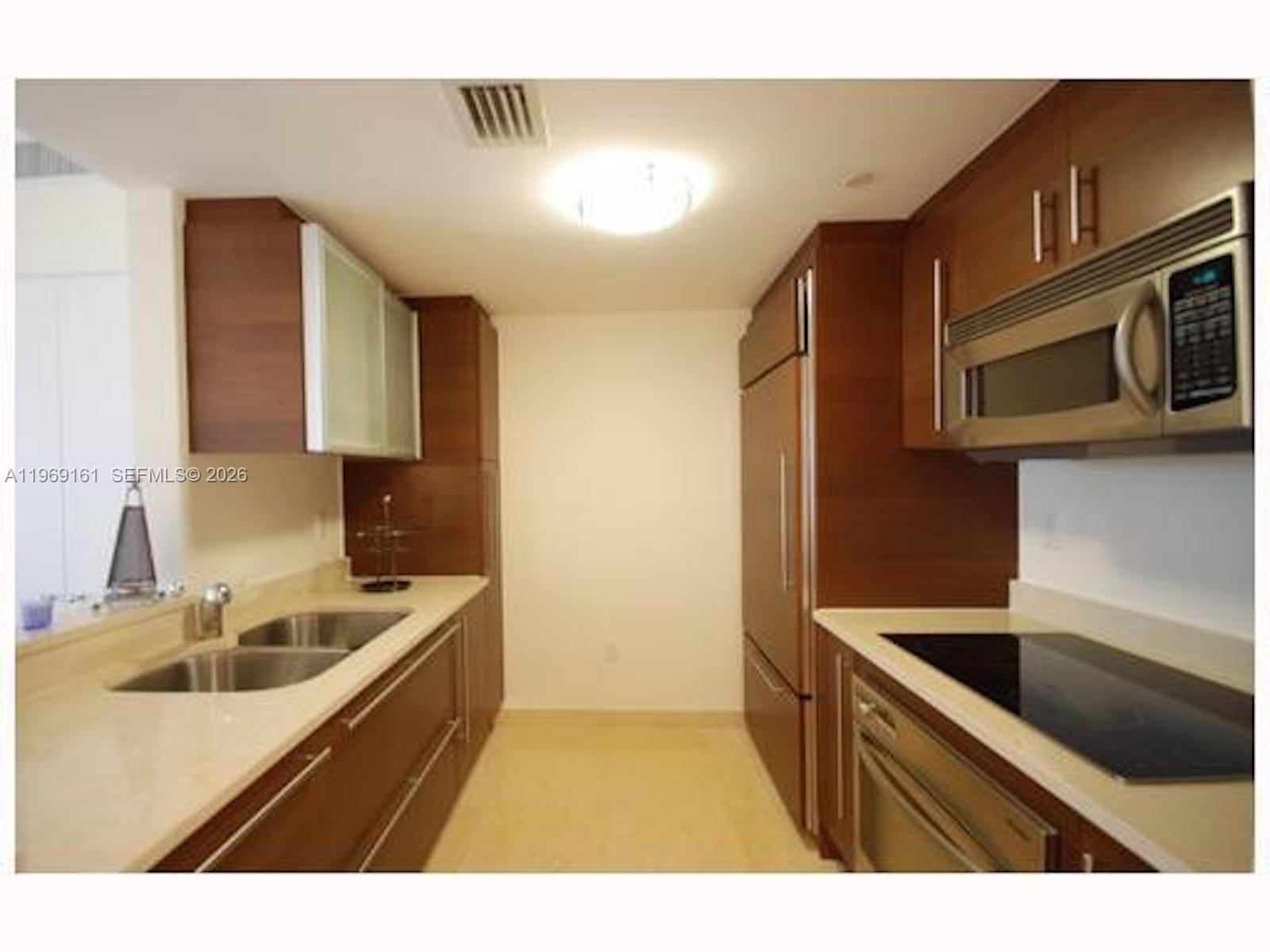 450 Alton Road, Unit 3208 Miami Beach, FL 33139 - Photo 7 of 48