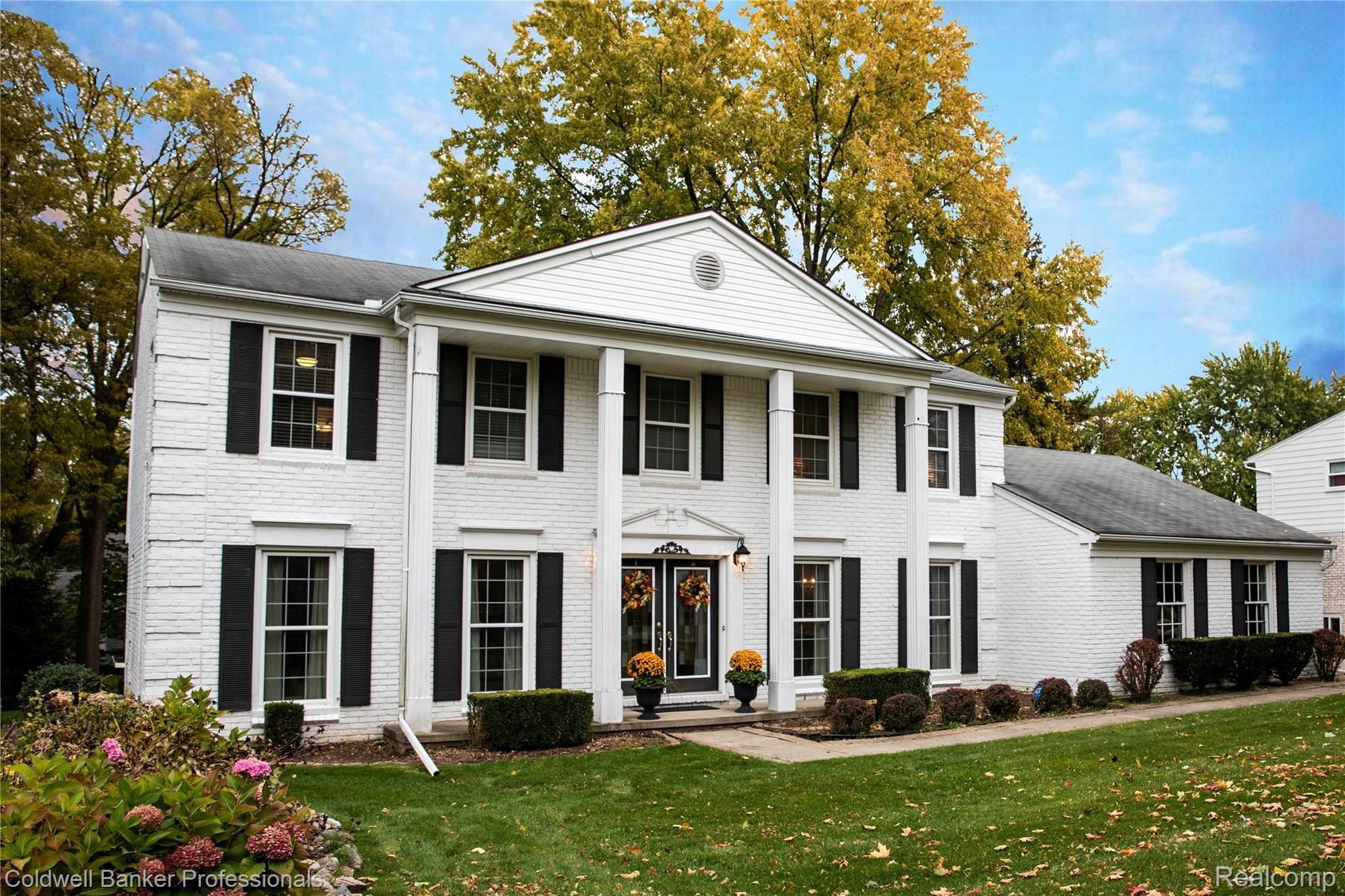 Welcome to 930 Great Oaks Boulevard!